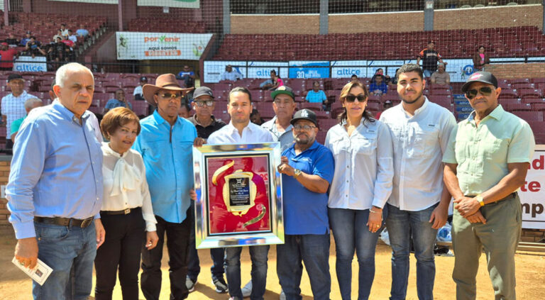 Inauguran Torneo  Béisbol 27 de la Liga Campesina dedicado a Olmedo Caba Romano