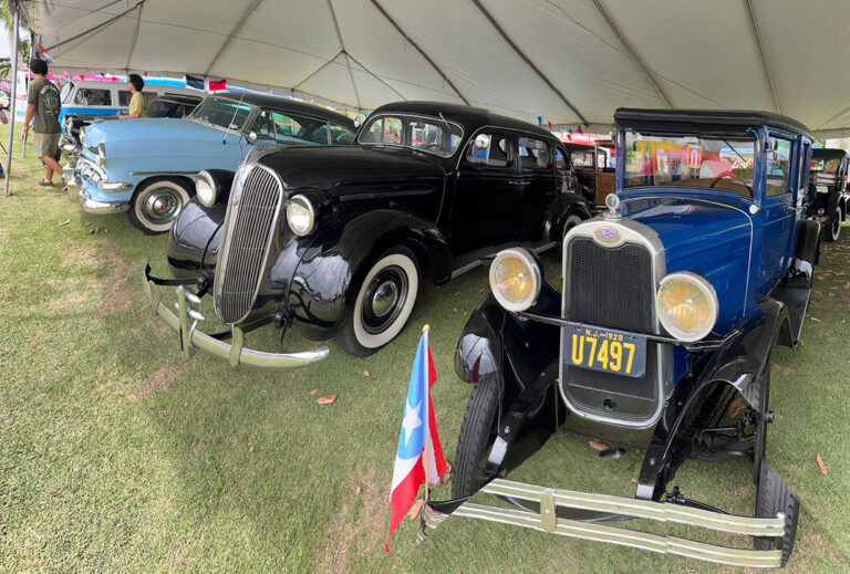 Delegación de San Francisco de Macorís participa en exhibición de autos antiguos en Dorado, Puerto Rico