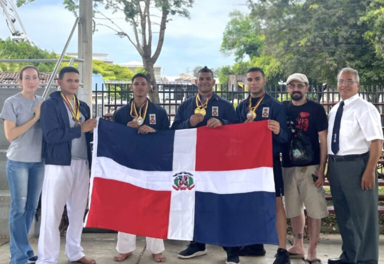 Equipo de Karate de SFM obtiene medallas de oro en competencia internacional en Cali, Colombia