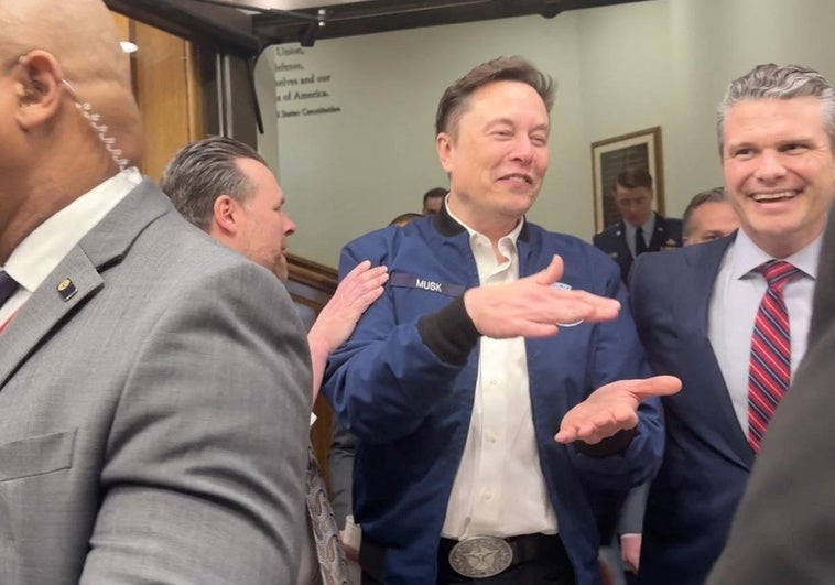 Polémica visita de Elon Musk al Pentágono para recibir información militar sobre China, donde tiene negocios