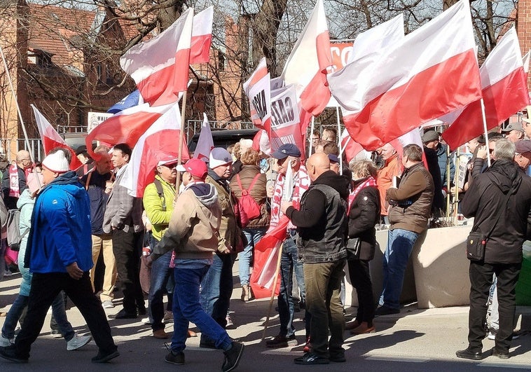 Nacionalistas polacos bloquean la frontera para protestar contra la política migratoria de Alemania