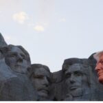 De esculpir su cara en el monte Rushmore a un día festivo en su honor: la loca carrera por adular a Trump