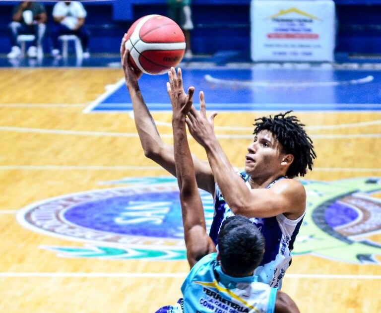 Pueblo Nuevo clasifica a semifinal décimo torneo de basket barrial francomacorisano