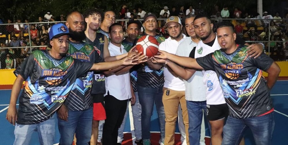 Team Juan Arias pasa a comandar torneo de basket sector Los Espinola copa Pescadería Wanda