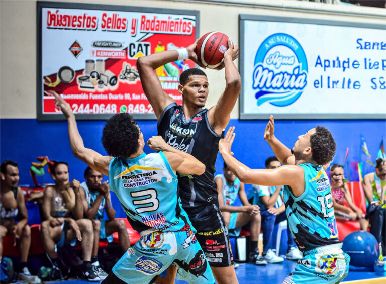 Los Rieles clasifican y el  Capacito sorprende a Hermanas MirabaL en el  Torneo Barrial