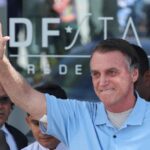 Bolsonaro sale del hospital tras tres semanas ingresado por una operación en el abdomen