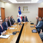 Valdez Albizu se reúne con ejecutivos de Morgan Stanley y proyecta crecimiento económico de 4.0 % – 4.5 % para 2025