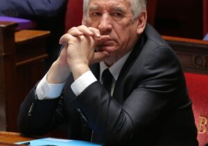 El primer ministro de Francia propone un referéndum para sacar adelante su plan de reforma económica