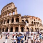 Un turista intenta trepar la verja del Coliseo, pero cae y termina empalado