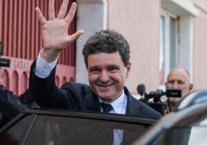 El proeuropeo Nicusor Dan gana las elecciones en Rumanía, según los sondeos a pie de urna