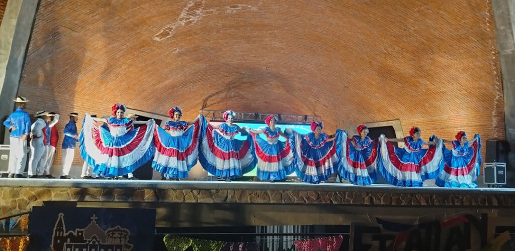 Grupo de Ballet Folclórico de la ucne participa en festival internacional del Folclores los colores del mundo celebrado en México