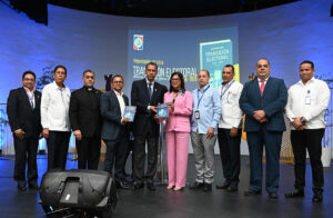 Guido Gómez Mazara presenta su obra Transición Electoral en SFM; Destaca cualidades de Joaquín Balaguer, Juan Bosch y Peña Gómez