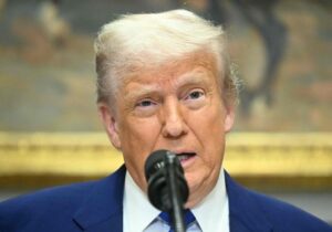 Trump quiere forzar un aumento de precios de medicamentos en Europa para abaratarlos en EE.UU.