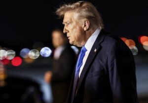 Trump dice no saber si debe respetar la Constitución como presidente