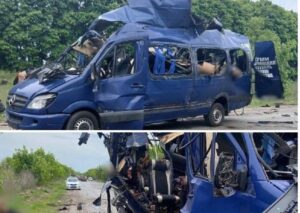 Al menos nueve muertos en un ataque ruso a un minibús con civiles en el norte de Ucrania