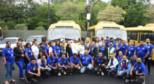 TRAE sigue fortaleciéndose en la Regional de Educación 07 con la entrega de 8 nuevos autobuses escolares