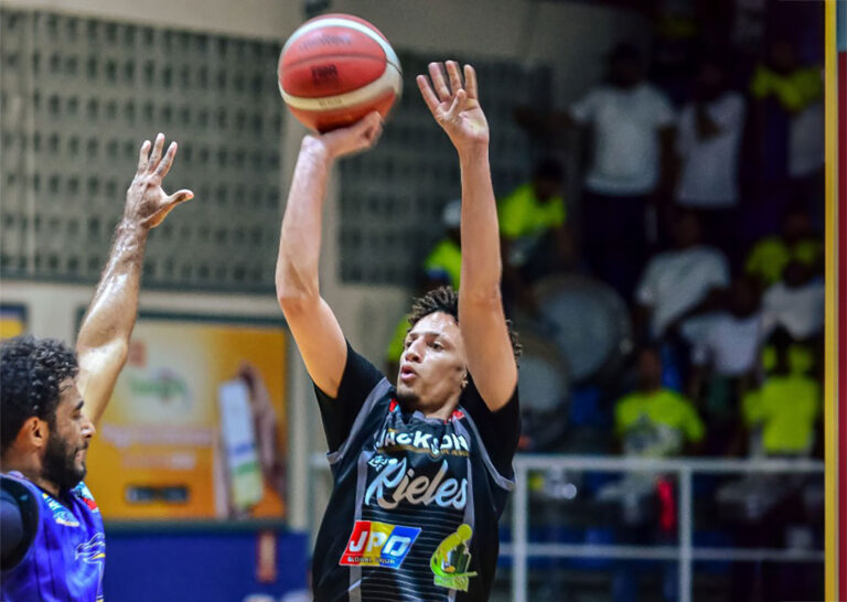 Los Rieles derrotan al Chivo y empatan la serie en el Baloncesto Barrial