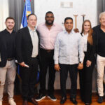 Ministro Kelvin Cruz recibe a David Ortiz y ejecutivos de Perfect Game