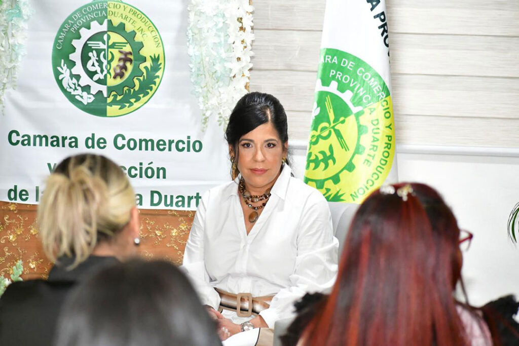 Cámara de Comercio de la Provincia Duarte celebra panel con Nieves Ramos, alta ejecutiva del Grupo SID