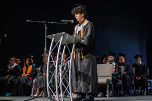 Francomacorisano Juan Esteban Suárez Brito se gradúa con honores en Florida