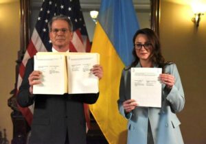 Un fondo de reconstrucción y una vía para comprar armas: las ventajas para Ucrania del acuerdo de minerales con EE.UU.