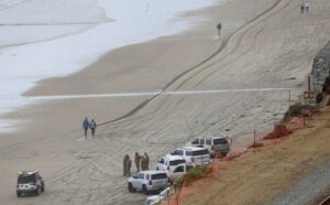 Tres muertos y siete desaparecidos al volcar un barco en California