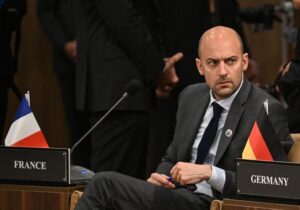 Francia denuncia a Irán ante la Corte Internacional de Justicia por «violar su obligación» de permitir acceso a protección consular a dos ciudadanos detenidos