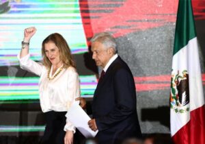 La esposa de López Obrador, que exigía a la Corona disculpas por la Conquista, quiere ahora ser española