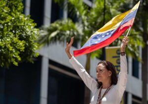 La lucha bajo amenaza y en solitario de María Corina