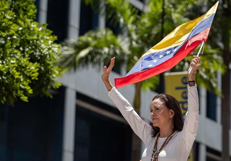 La lucha bajo amenaza y en solitario de María Corina