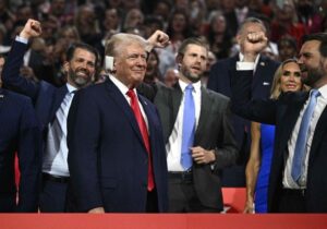 De un resort de lujo a criptomonedas: los cuestionados negocios de la familia Trump en el Golfo