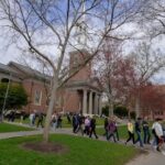 Trump vuelve a cargar contra Harvard con un recorte de 450 millones de dólares