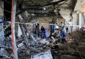 Israel bombardea un hospital de Gaza para acabar con el dirigente de Hamás, Mohammad Sinwar