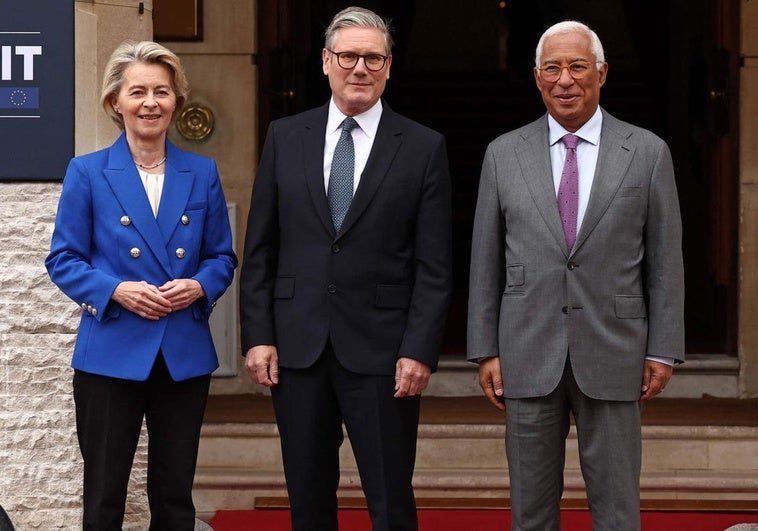 La UE y Reino Unido sellan el primer acuerdo post Brexit centrado en defensa y pesca