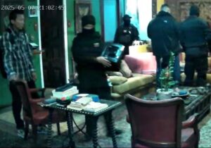 Agentes chavistas allanan la vivienda de una de los opositores liberados de la Embajada argentina en Caracas