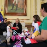 Regresa a Venezuela una niña de dos años que fue separada de su madre tras ser deportada desde EE.UU.