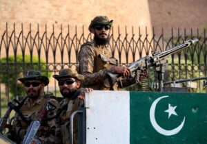 Mueren cinco personas, incluidos tres niños, en un atentado contra un autobús escolar en Pakistán