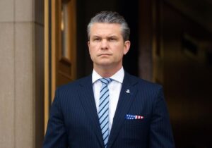 El jefe del Pentágono ordena recortar un 20% el número de altos mandos