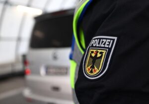 La Policía alemana lleva a cabo macrorredadas por todo el país tras la prohibición de un grupo de extrema derecha