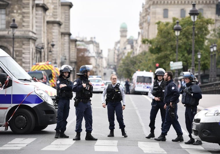 Un grupo de encapuchados intenta secuestrar a la hija de un directivo de una reconocida empresa de criptomonedas en París