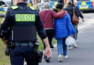 El nuevo Gobierno alemán da orden de rechazar inmigrantes en la frontera, incluso solicitantes de asilo