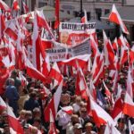 Duelo de marchas multitudinarias por la presidencia polaca en las calles de Varsovia