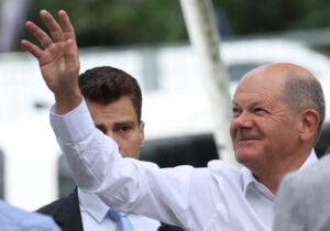 Scholz, de canciller impotente a diputado raso