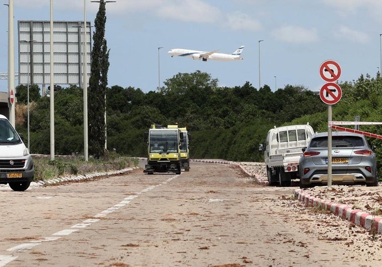 Al menos seis heridos tras impactar un misil de los hutíes cerca del aeropuerto de Tel Aviv