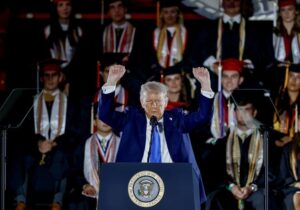 Primer presupuesto de Trump:  8% más en defensa, recortes del 35% al resto
