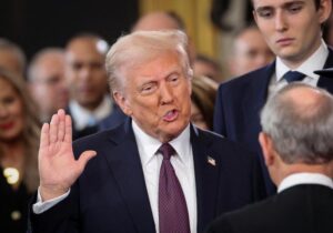 ¿Por qué Trump no sabe si debe acatar la Constitución de EE.UU.?