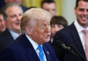 Un juez federal decide que la Administración Trump violó sus órdenes con la deportación de inmigrantes a Sudán del Sur