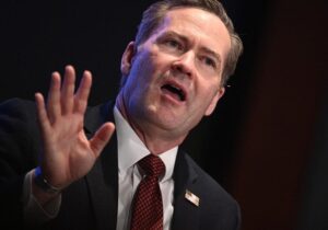 Trump destituye a su consejero de seguridad nacional, Mike Waltz, dos meses después del 'Signalgate'