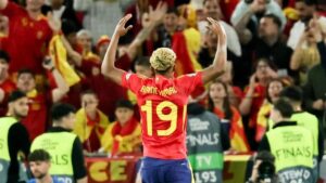 España baila y golea con doblete de Lamine Yamal antes de que Francia