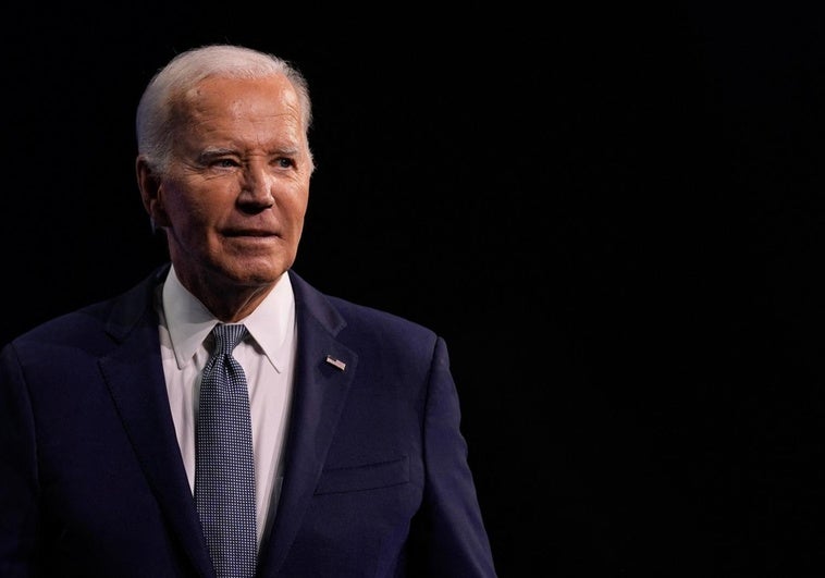 La última teoría conspiradora compartida por Trump: Biden fue asesinado en 2020 y ahora es un robot
